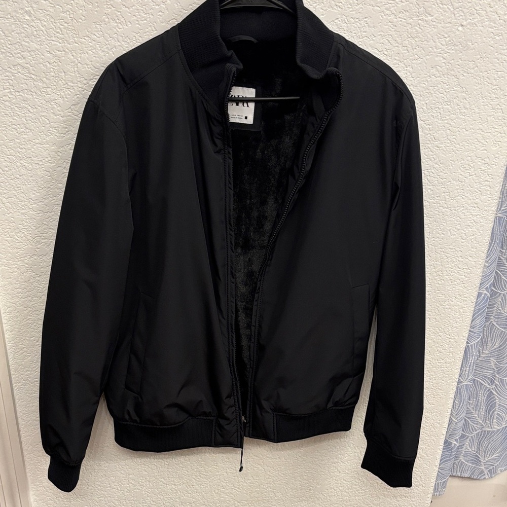 Zara men’s Black Bomber Jacket faux fur lined size Large
